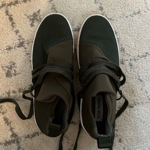 Steve Madden army green with fabric lining and sock